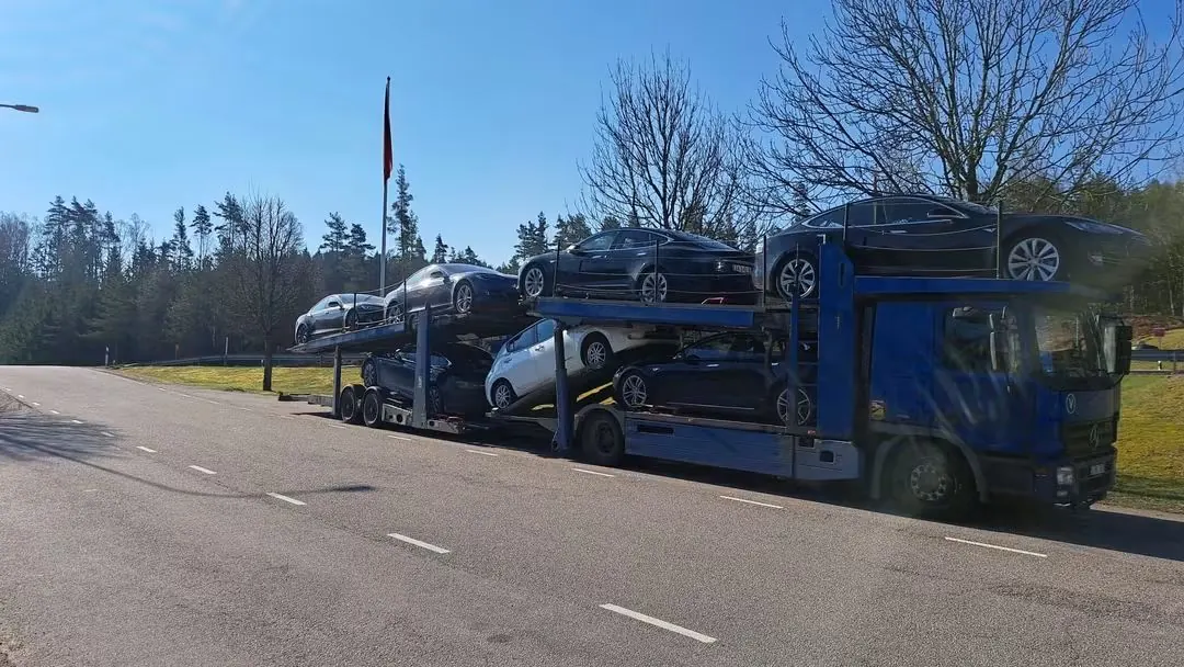 Rs Auto henter elbiler i hele Norge – transport 3